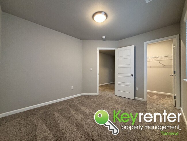 Building Photo - Beautiful 4 Bedroom 2.5 Bathroom Tacoma Home for Rent in Secluded Community!