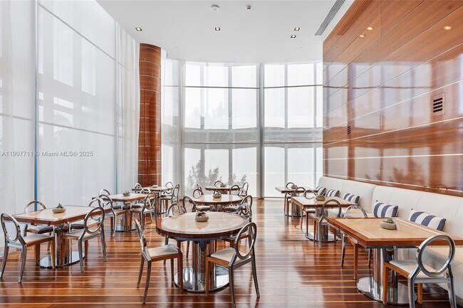 Building Photo - 17475 Collins Ave