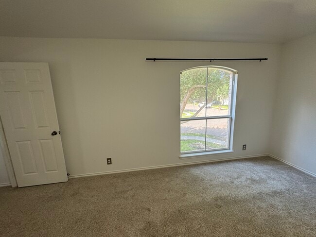 Building Photo - 3618 Wolf Dr