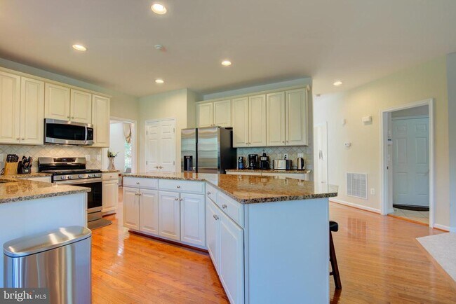 Building Photo - 25291 Kilkeen Way