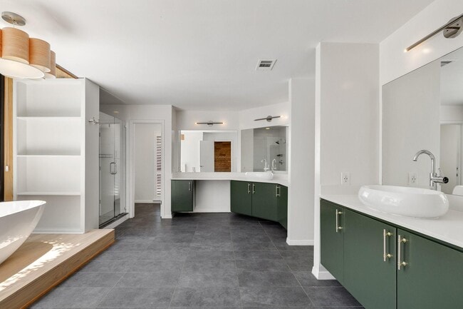 Building Photo - 10811 Royal Park Dr