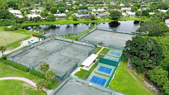 Building Photo - 3271 SE Court Dr