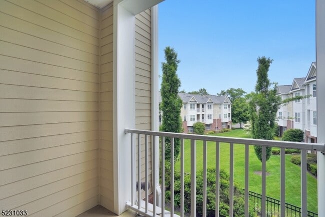 Building Photo - 13 Taft Ln