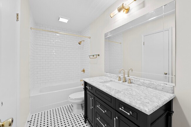 Building Photo - 1201 River Ridge Dr