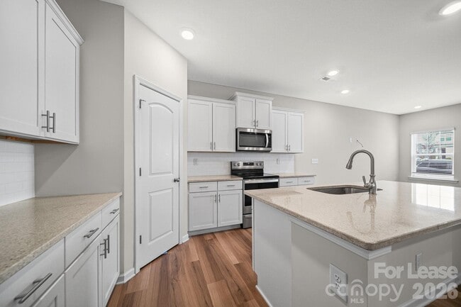 Building Photo - 410 Kenwood Vw