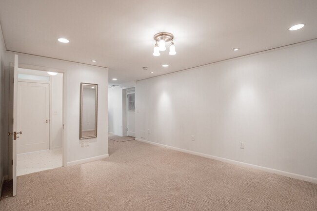 Building Photo - 4527 SW 29th Ave