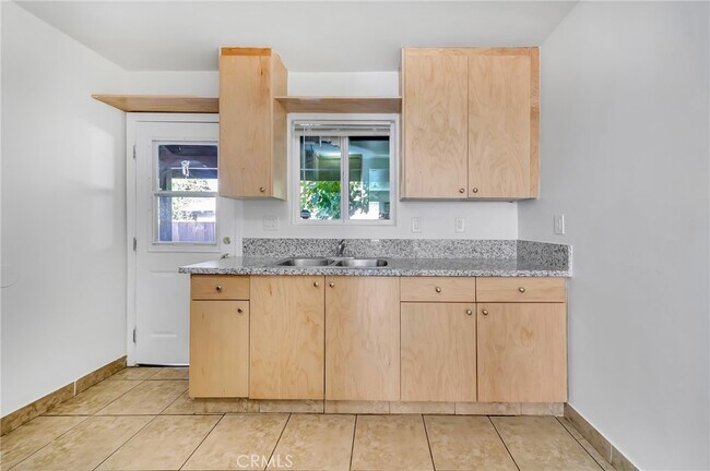 Building Photo - 14235 Sylvan St
