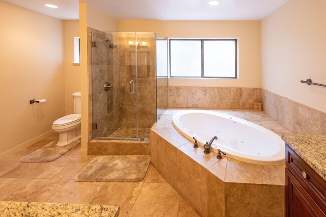 Building Photo - Beautiful Home in the Oakland Hills with v...