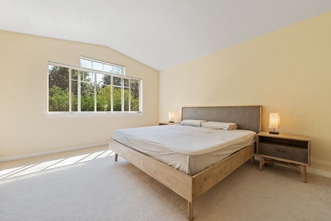 Building Photo - 3Bd/2.5Ba Kirkland Townhouse