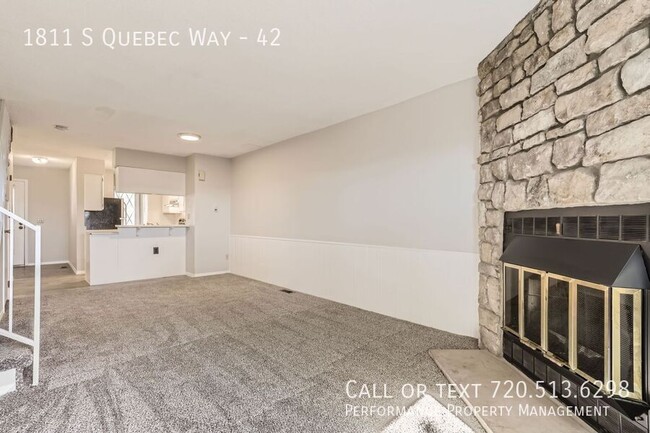 Building Photo - Freshly updated 2 Bed Townhome