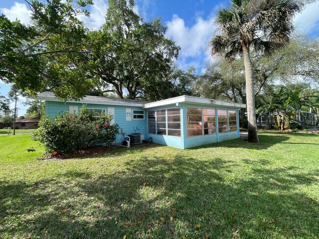 Building Photo - Two bedroom two bath Canal front rental ho...