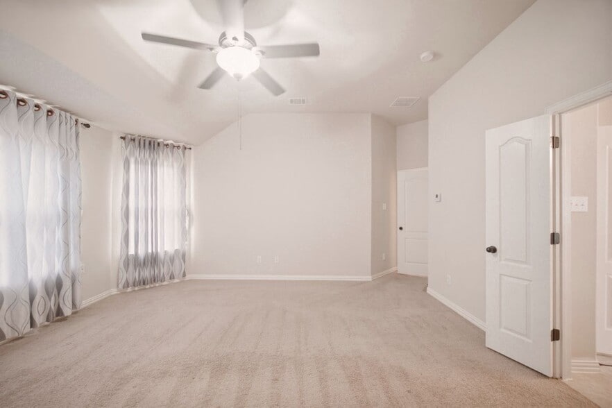 Building Photo - 2306 Lucerne Dr