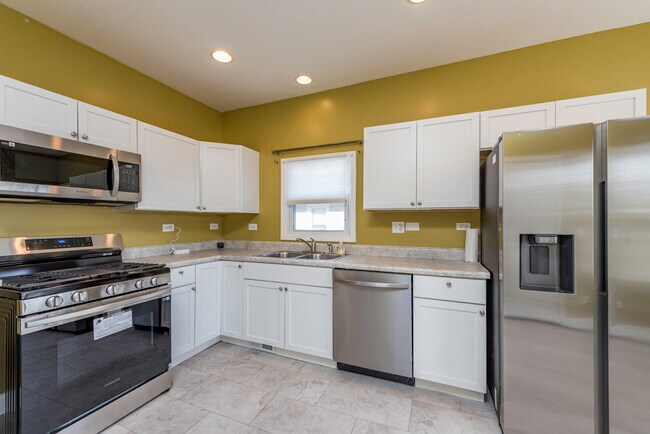 Building Photo - 515 2nd St