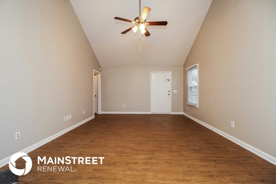 Building Photo - 592 Woodcrest Dr