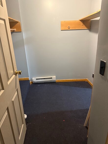 Walk-in Closet - 427 S Pearl St