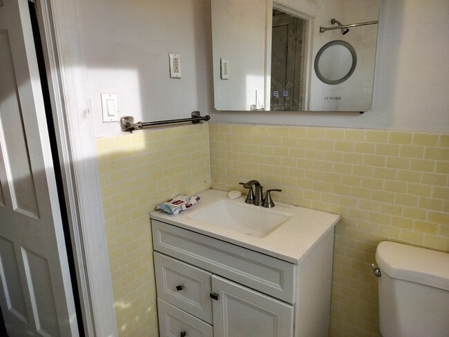 Building Photo - 32 Newell Ave