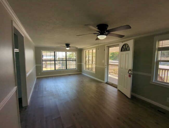 Building Photo - 3 Bdrm Home In Harrison