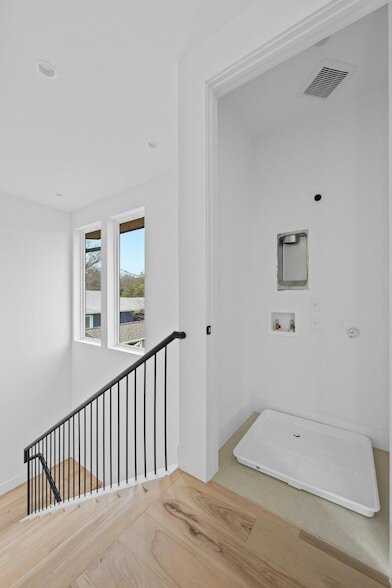 Building Photo - 1409 Valleyridge Dr