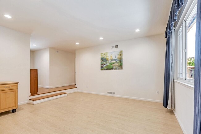 Building Photo - Spacious 4BR/2BA Home in Prime Irvington C...
