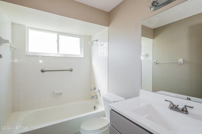 Building Photo - 1696 Sandy Hollow Loop