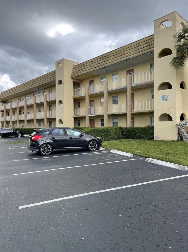 Building Photo - 8285 Sunrise Lakes Blvd