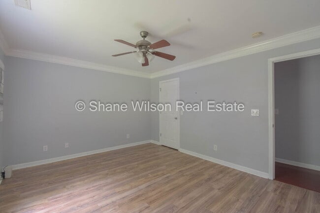 Building Photo - 530 Mount View Dr