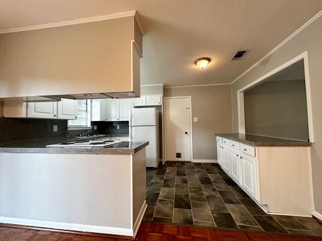 Building Photo - 11814 Ashwood Dr