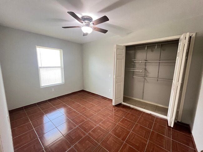 Building Photo - 11815 Mohawk Dr