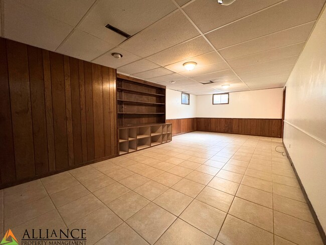Building Photo - Home with Fenced Yard~Great West Side Loca...
