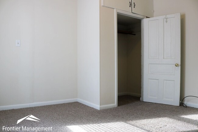 Building Photo - 923 Osage St