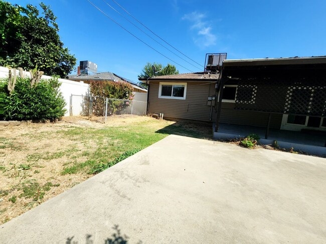 Building Photo - Rancho Cordova 3 Bedroom 2 Bath