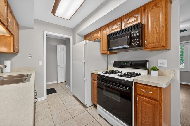 Building Photo - 212 Amherst Ct