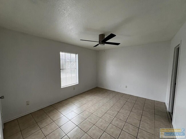 Building Photo - 5105 Villa Bonita St