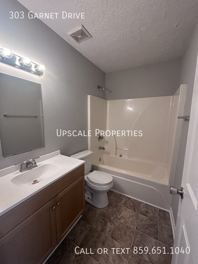 Building Photo - 303 Garnet Dr