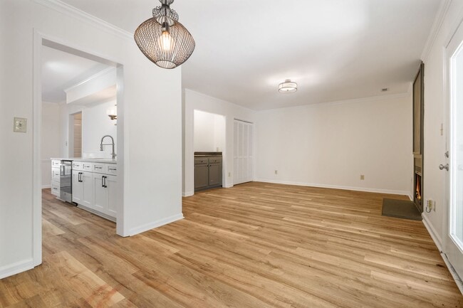 Building Photo - 3-Bedroom Townhouse in the Heart of Cary
