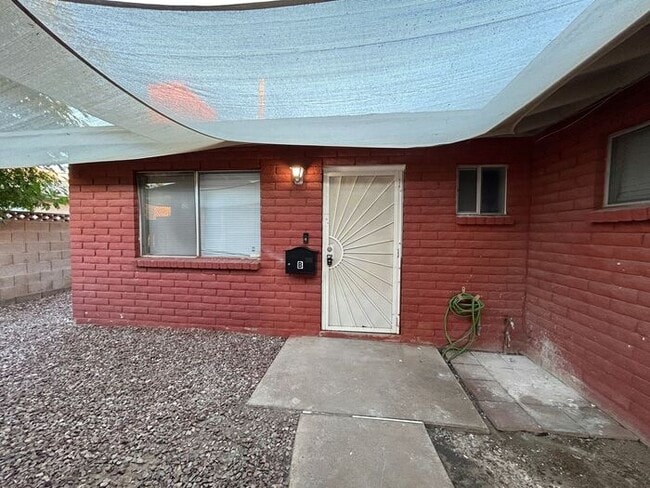 Building Photo - 1101 N April Cir