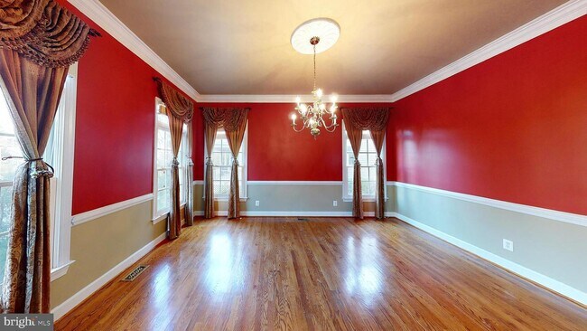 Building Photo - 309 Pure Spring Crescent