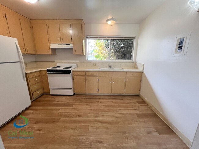 Building Photo - $2,095 - One Bedroom One Bath Apartment - ...