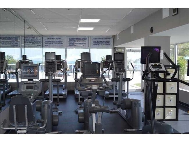 Building Photo - 100 Lincoln Rd