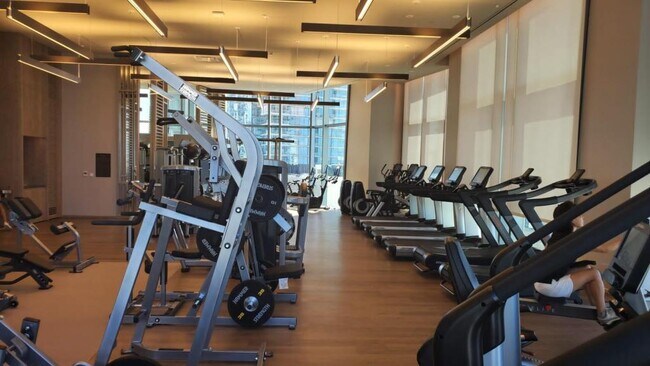 Building Photo - 1000 Auahi St #3913