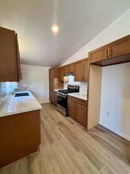 Building Photo - 8842 Mentone Pl