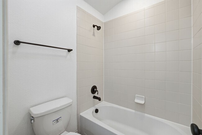 Building Photo - 135 Deerfield Meadow Dr