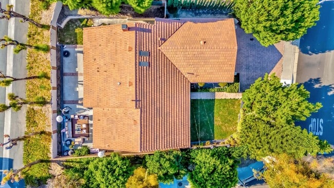 Building Photo - Walnut Dream Home; Updated Inside and Out,...
