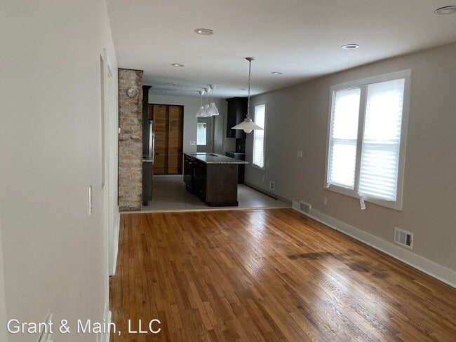 Building Photo - 2 br, 2.5 bath House - 2315 Yemans St.