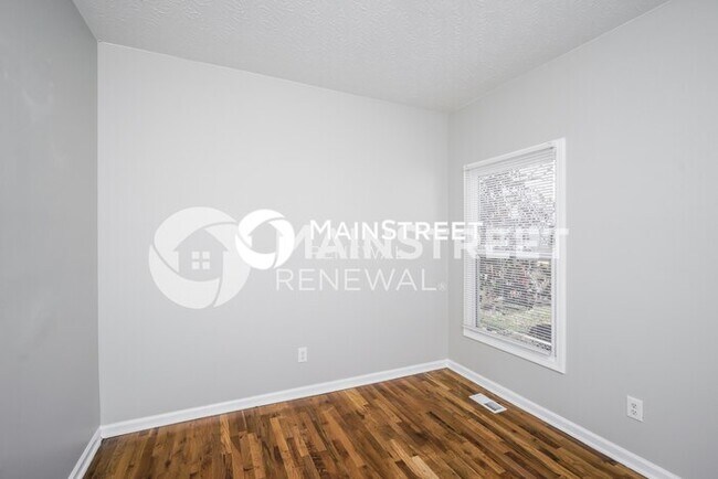 Building Photo - 3 Bedroom Pet-Friendly Home in Louisville, KY with Main Street Renewal