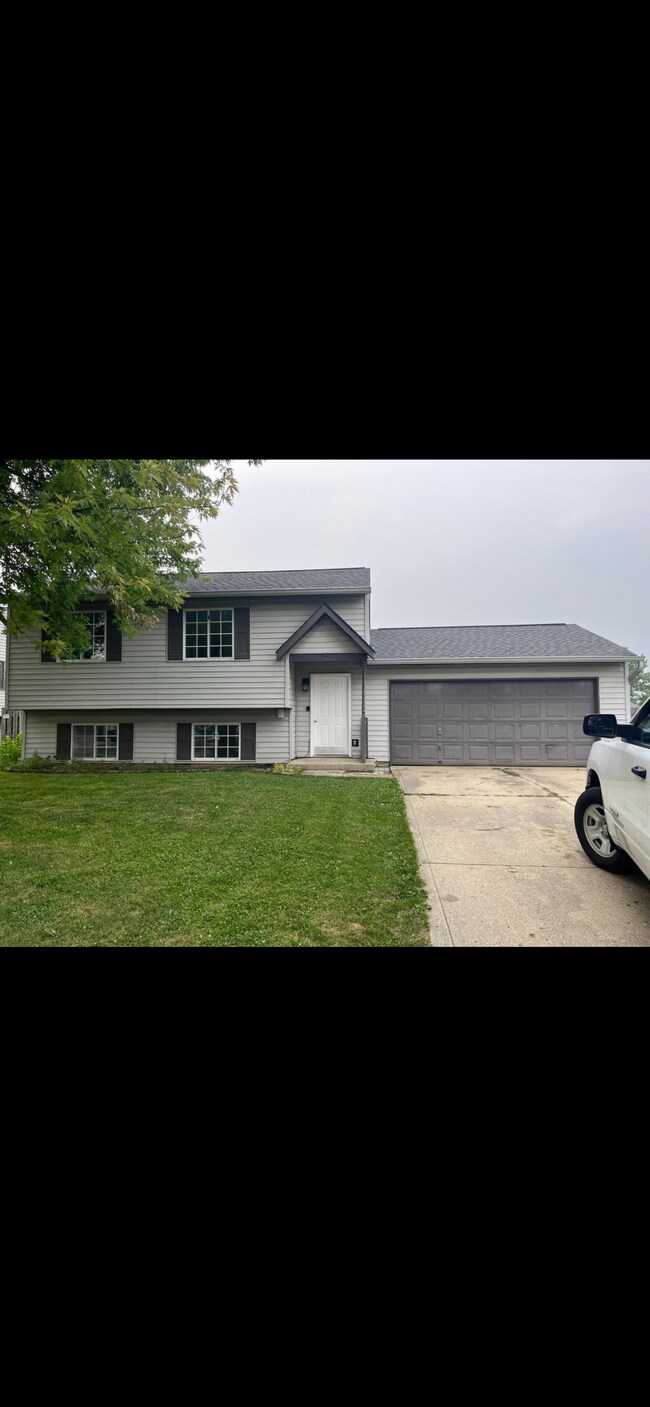 Primary Photo - 242 Country Wood Dr