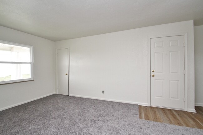 Bedroom - 1303 S Cove Blvd