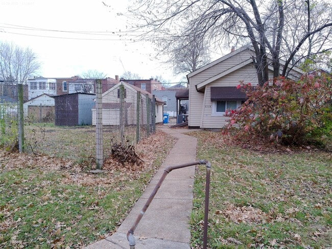 Building Photo - 6118 Vermont Ave