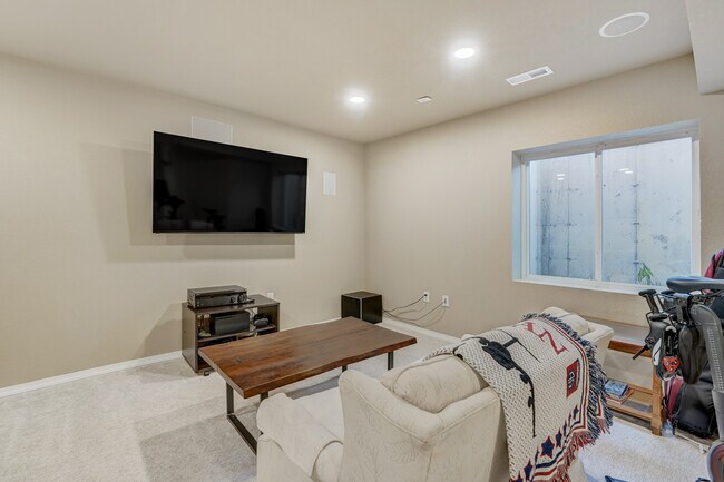 Building Photo - 7143 Jagged Rock Cir