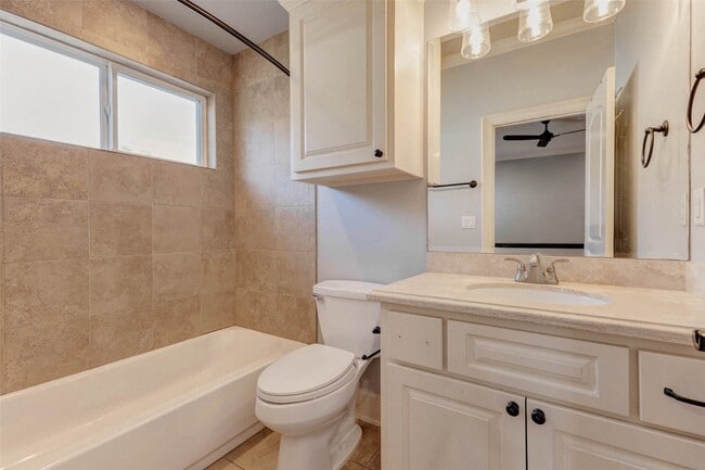 Building Photo - 5410 Valerie St